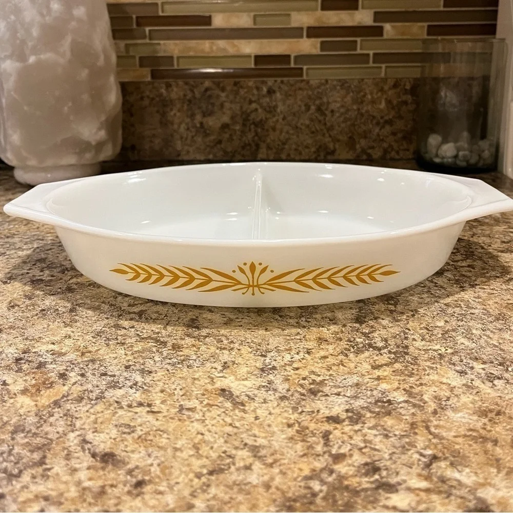 Vintage PYREX 1.5 Quart Two Section Baking Dish Royal Wheat Pattern